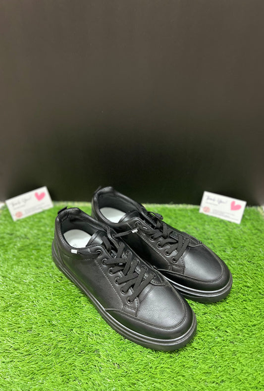 Minimalist Classic Casual Sneakers – Triple Black Edition