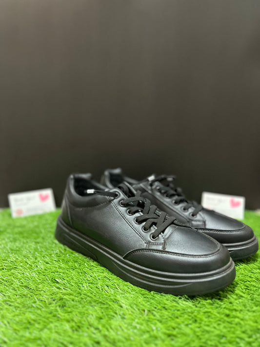 Minimalist Classic Casual Sneakers – Triple Black Edition